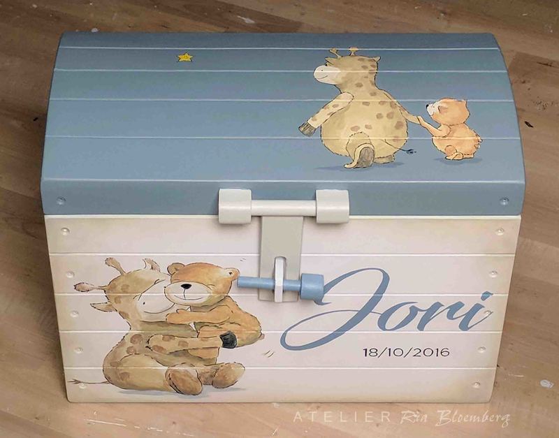 speelgoedkist, geboortekist, houten kist met naam, kraamcadeau met naam