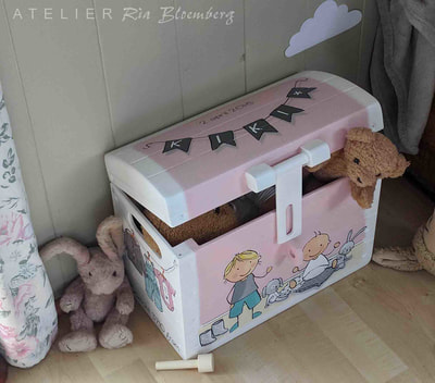 schatkist, houten speelgoedkist, kraamcadeau met naam, gepersonaliseerd kraamkado, beschilderde kist, geboortekist