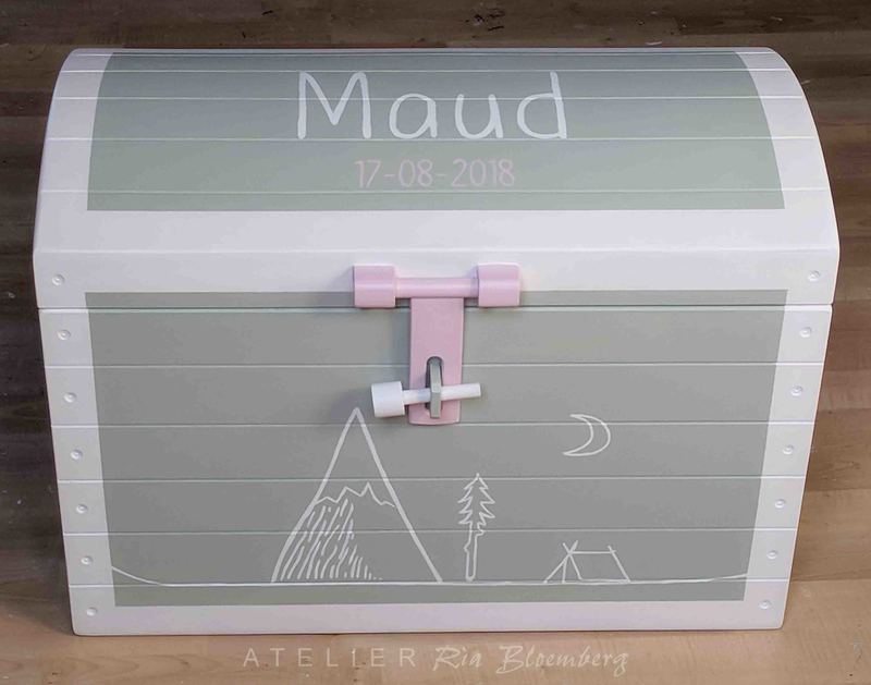 speelgoedkist, geboortekist, houten kist met naam, kraamcadeau met naam